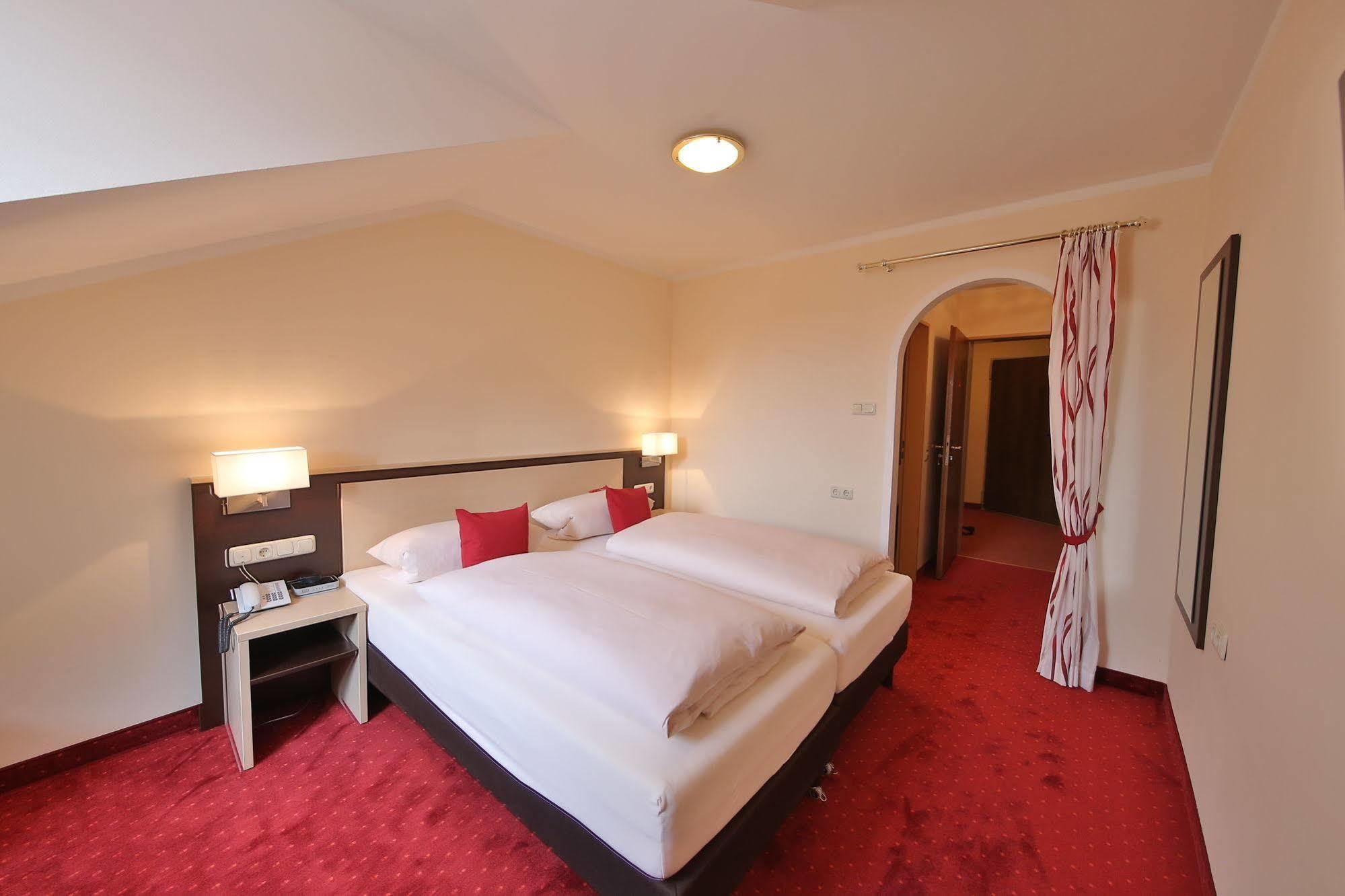 Hotel Bockmaier Oberpframmern المظهر الخارجي الصورة